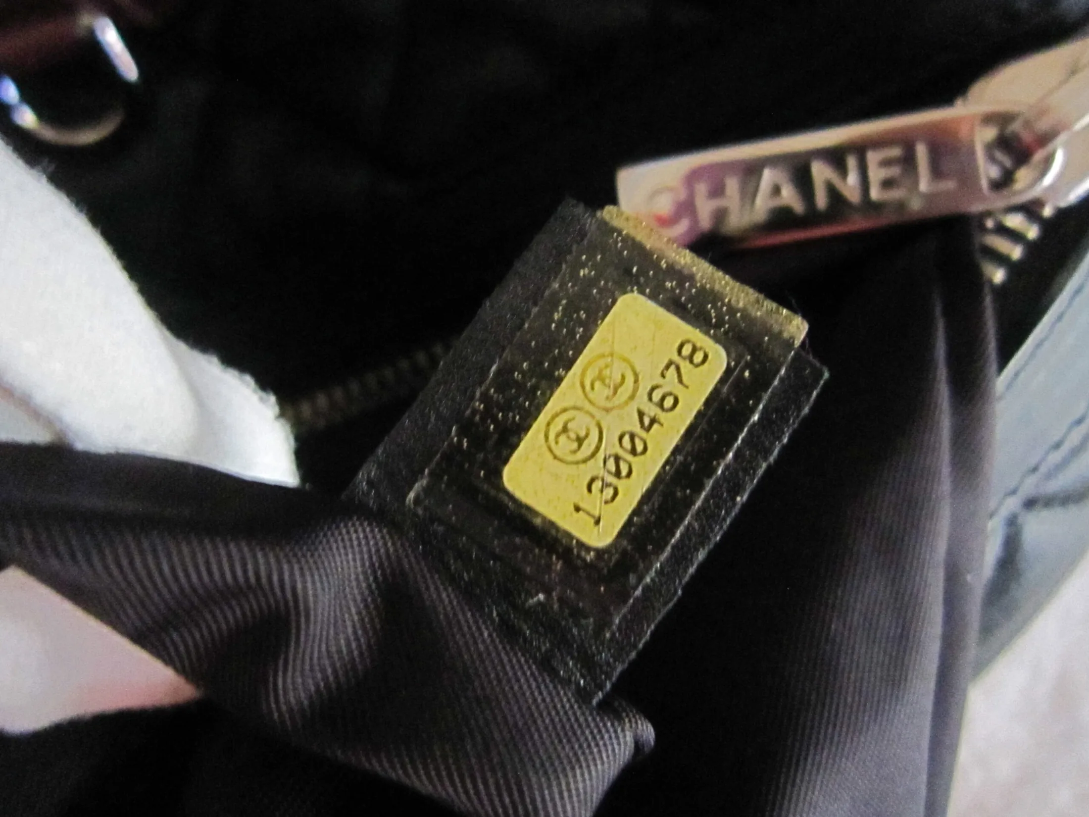 Chanel Coco Cocoon Black/Burgundy Lambskin Leather Reversible Large Tote Bag — image 7