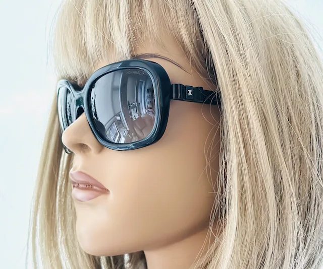 Chanel Black 5280-Q Bow Square Gradient Sunglasses — image 2