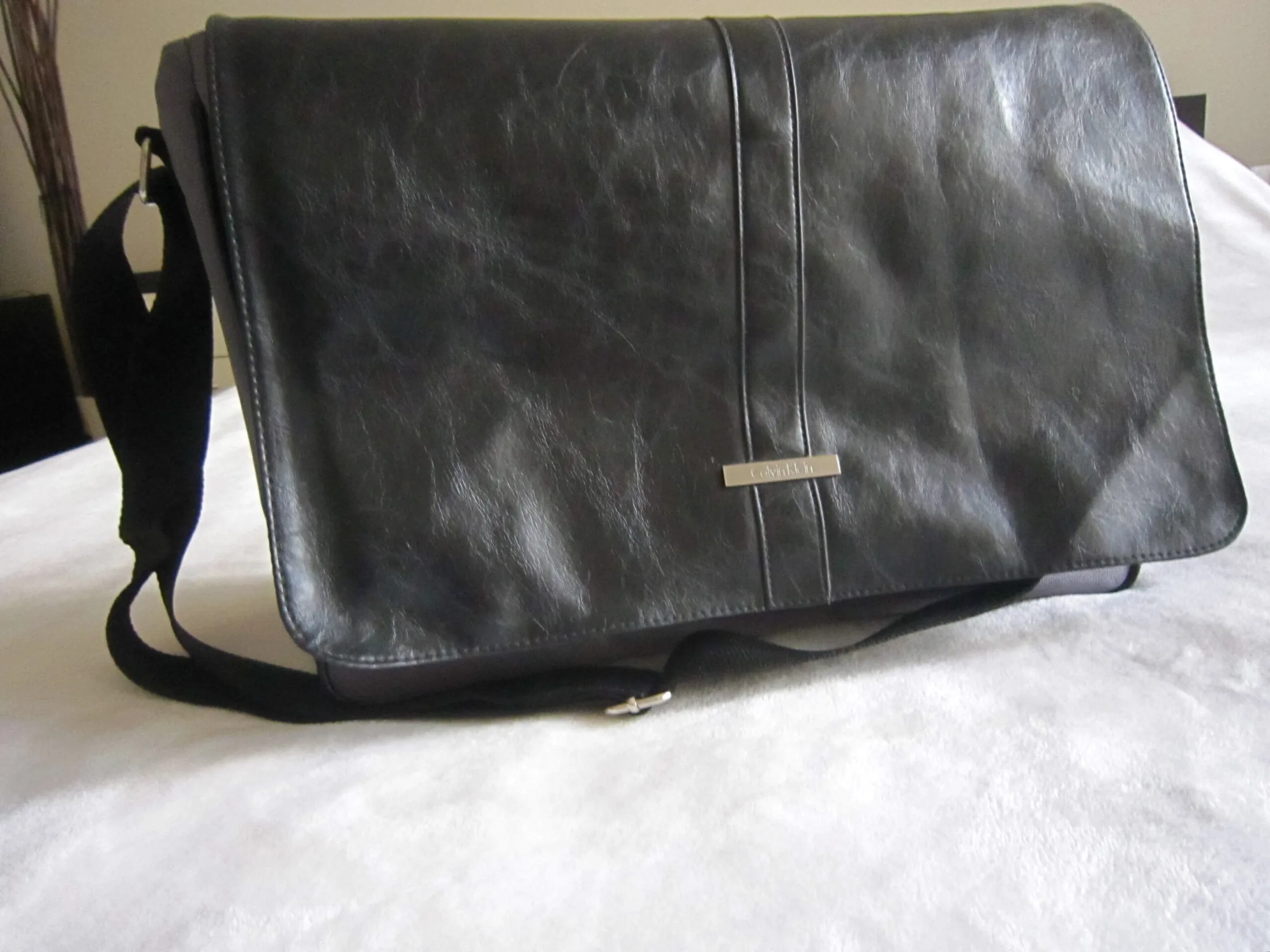 Calvin Klein Messenger Bag — image 3