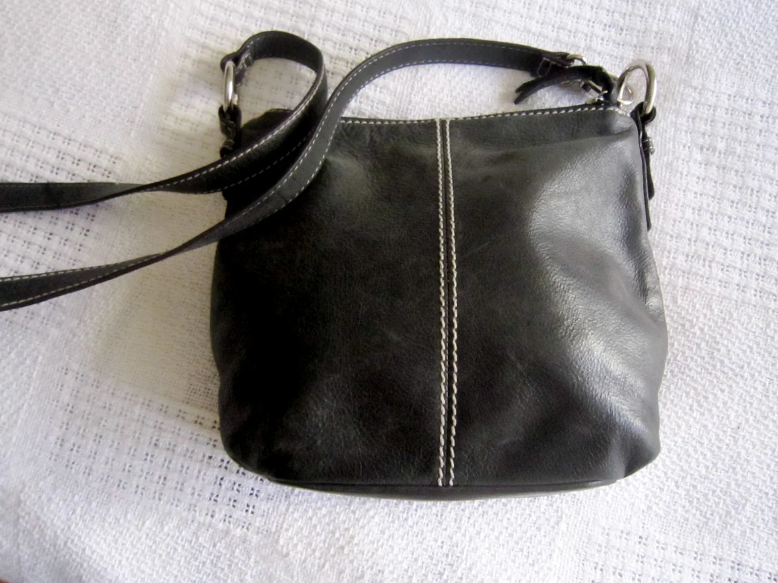 Danier Black Leather Crossbody Bag — image 3