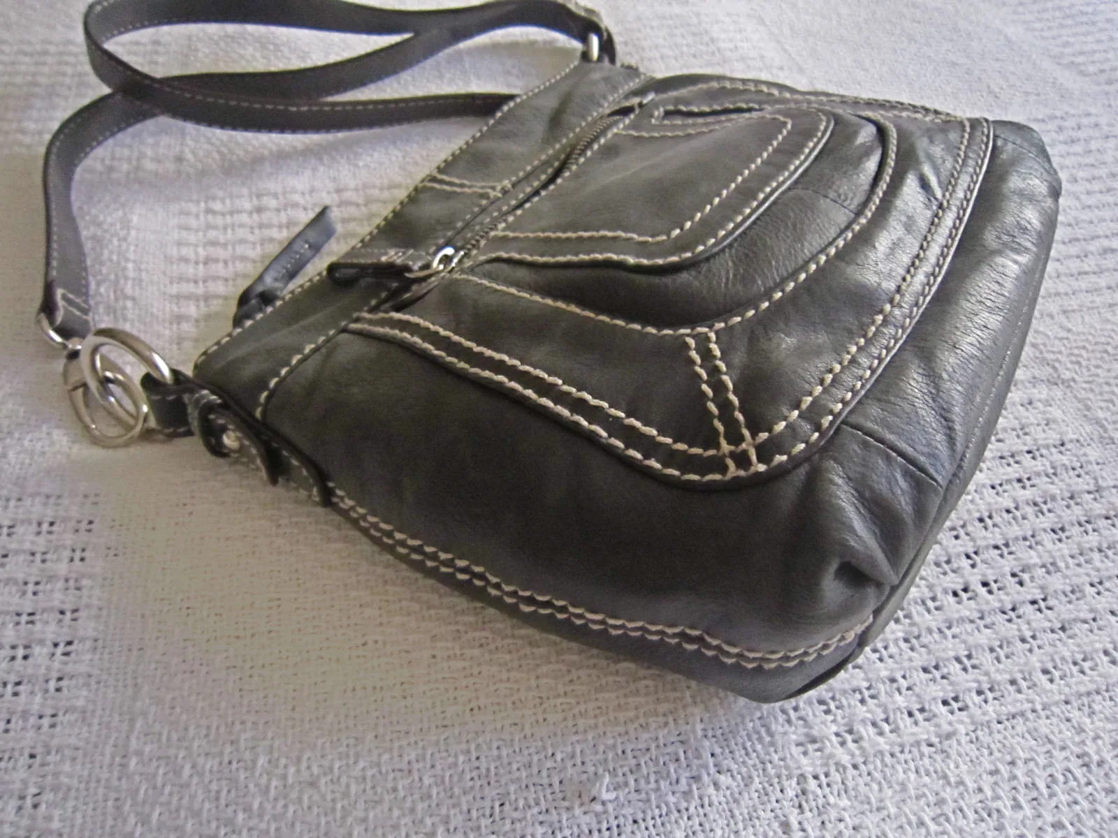 Danier Black Leather Crossbody Bag — image 4