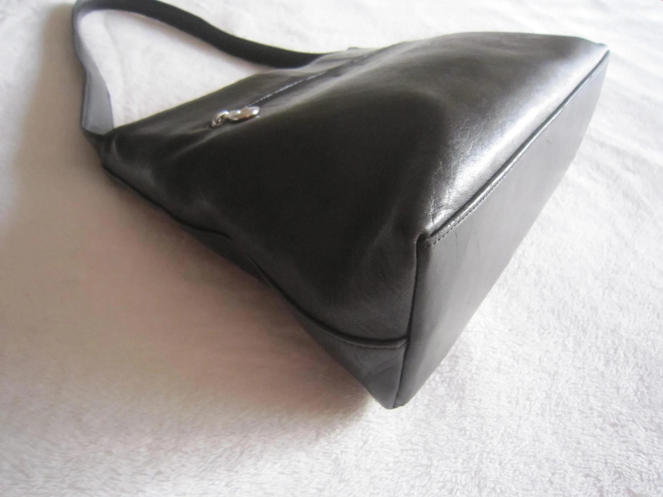 Delicato Black Leather Shoulder Bag — image 2