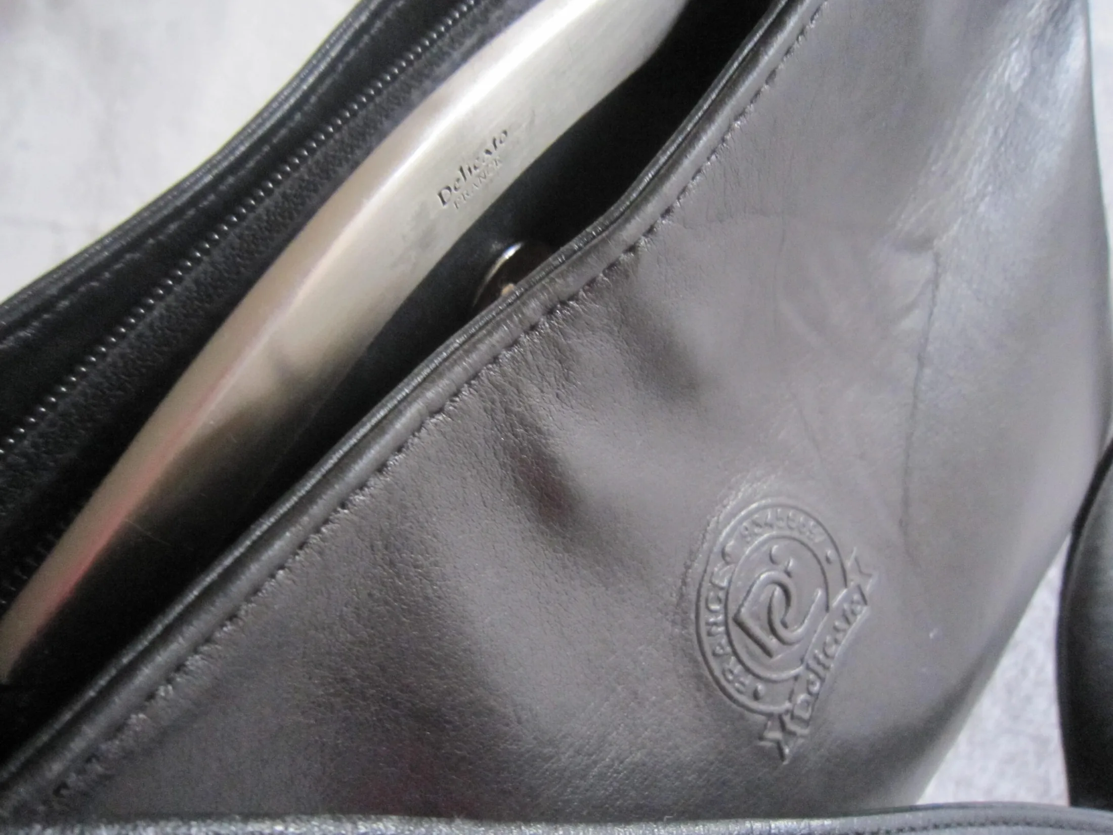 Delicato Black Leather Shoulder Bag — image 4