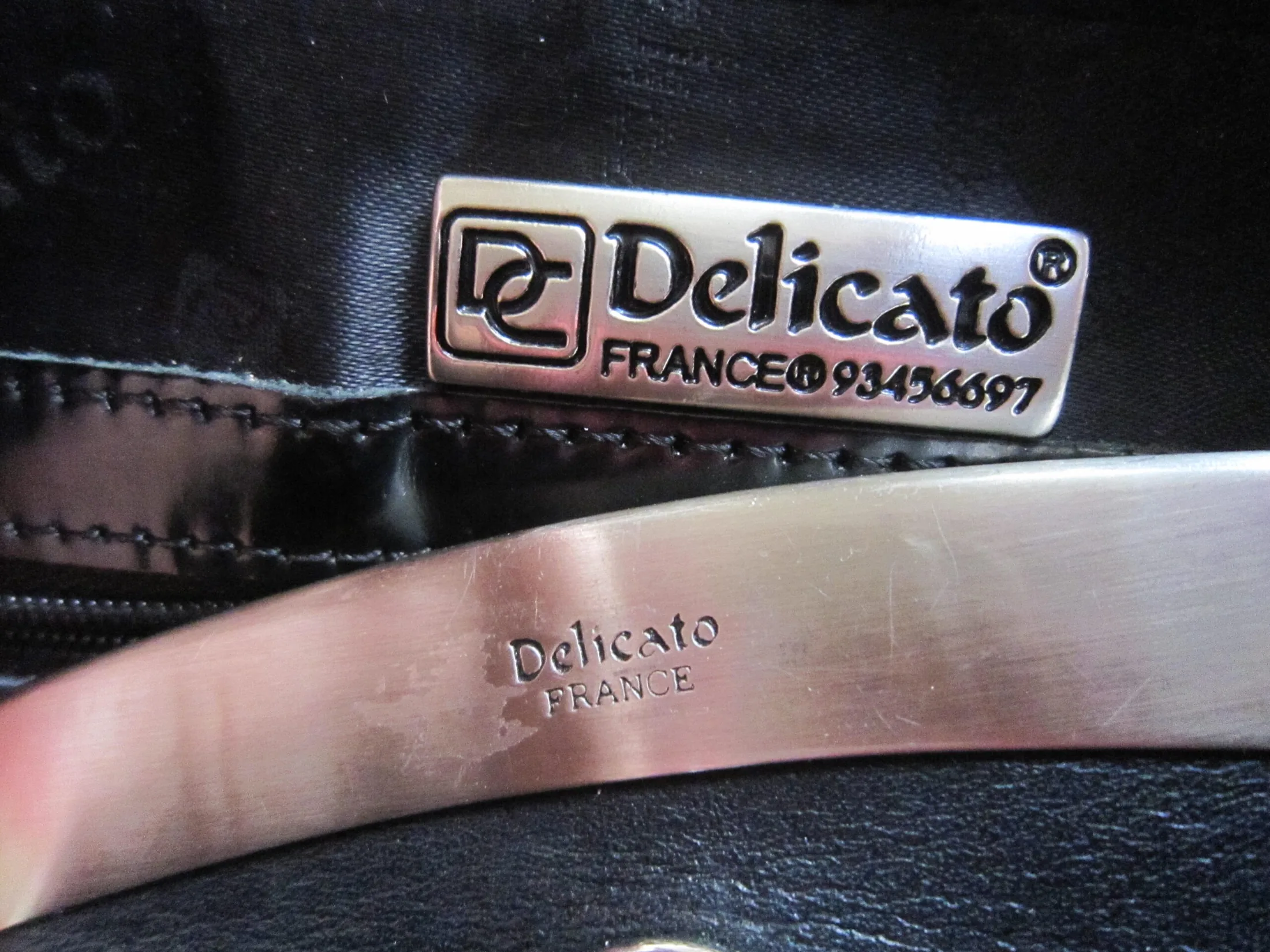 Delicato Black Leather Shoulder Bag — image 5