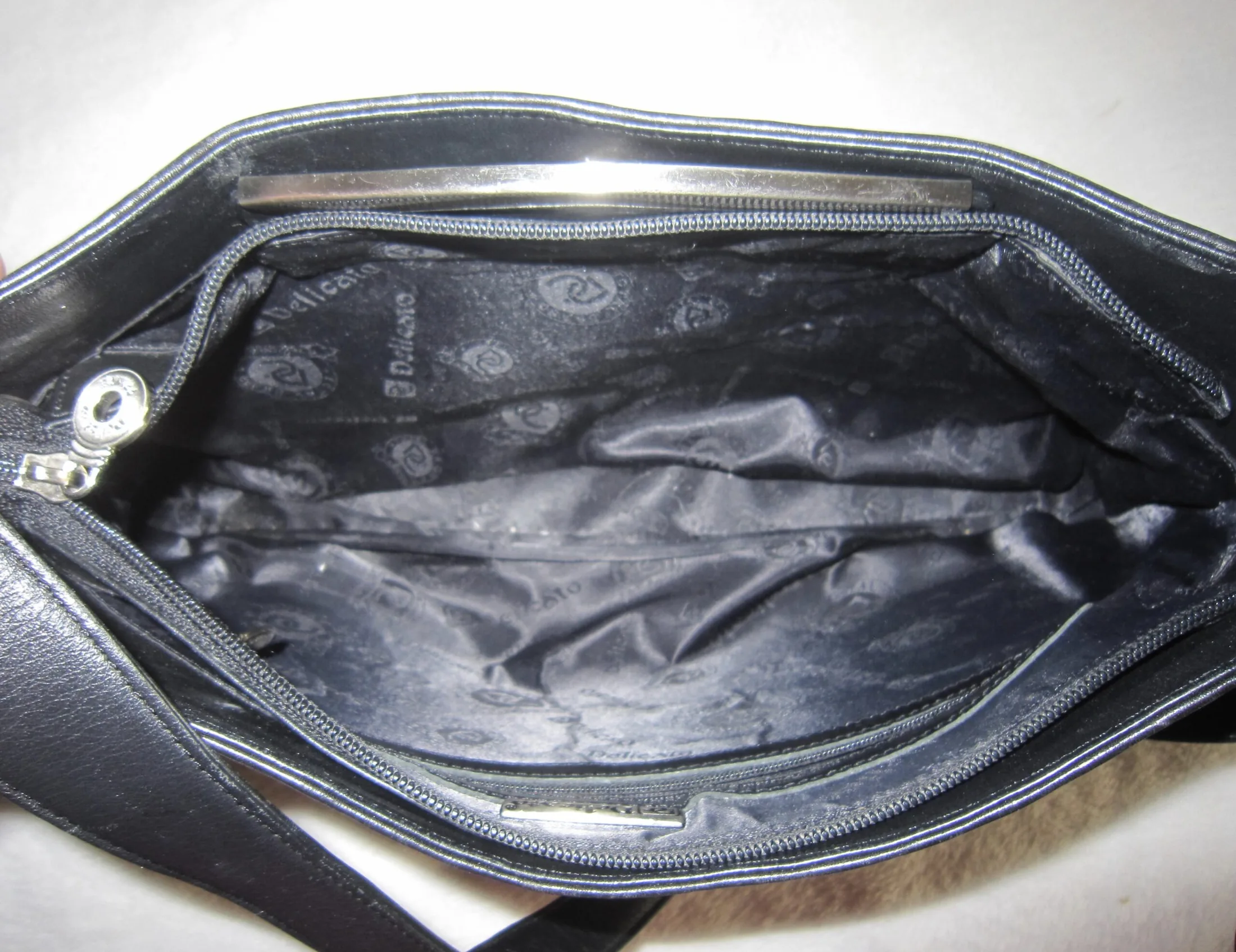 Delicato Black Leather Shoulder Bag — image 6