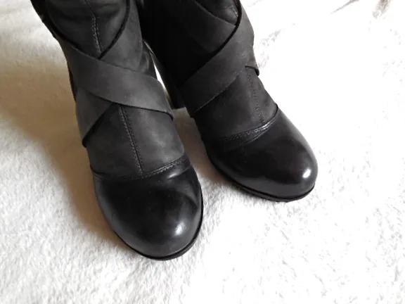 DKNY Raleigh Leather Boots — image 4