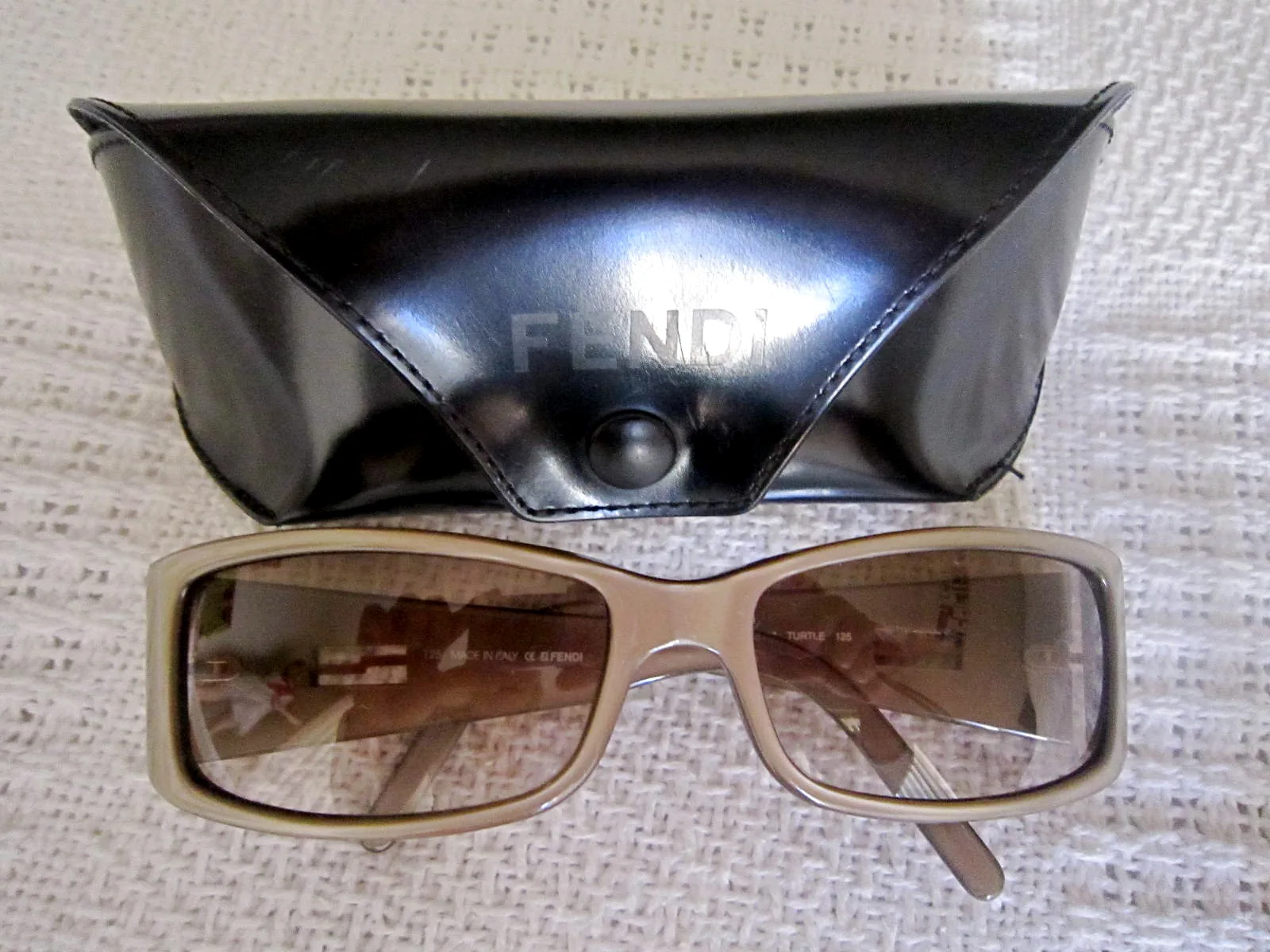 Fendi FS270 Turtle Sunglasses — image 3