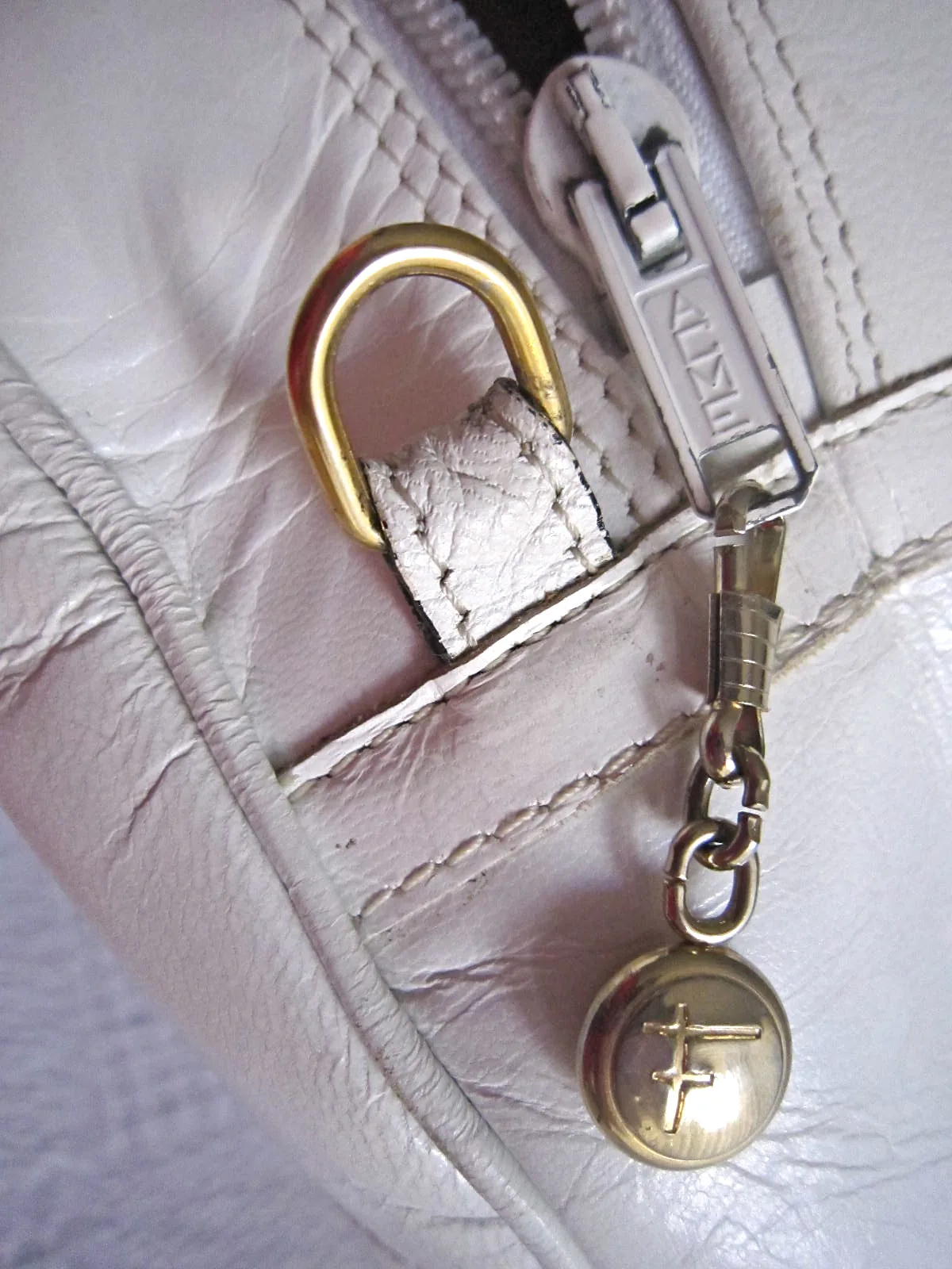 Feggi Vintage White Leather Bulls-Eye Handbag — image 7