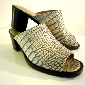 FREE LANCE White/Blue Snakeskin Mules/Size 6.5