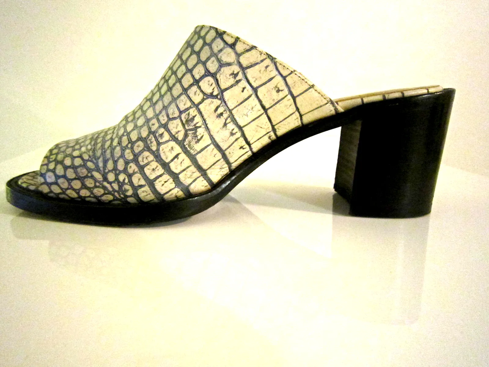 FREE LANCE White/Blue Snakeskin Mules/Size 6.5 — image 3