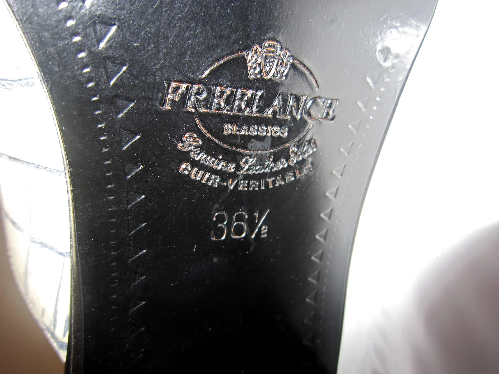 FREE LANCE White/Blue Snakeskin Mules/Size 6.5 — image 5