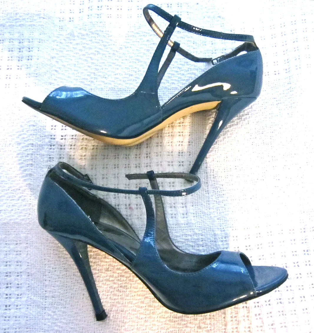Guess by Marciano Blue Patent Leather Heels/Size 6.5