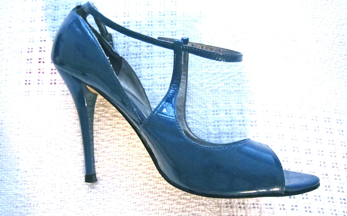 Guess by Marciano Blue Patent Leather Heels/Size 6.5 — image 3