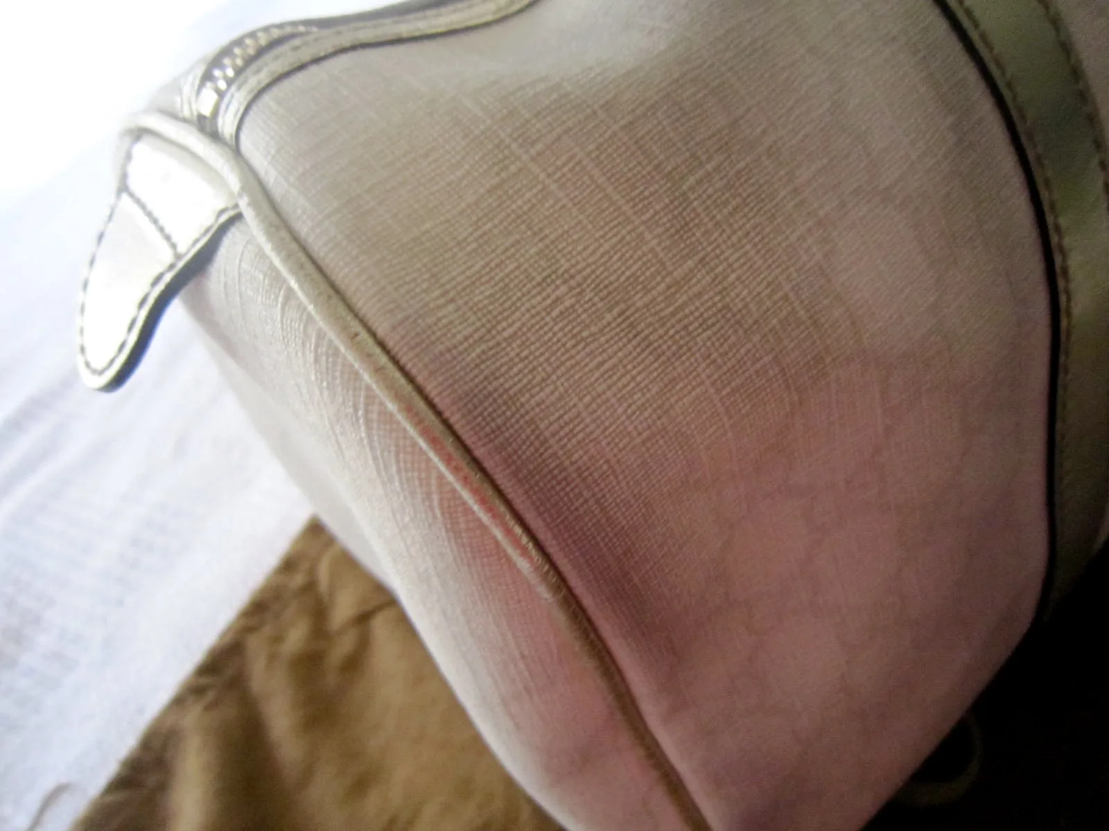 Gucci GG White Canvas Joy Boston Bag /Strap — image 8