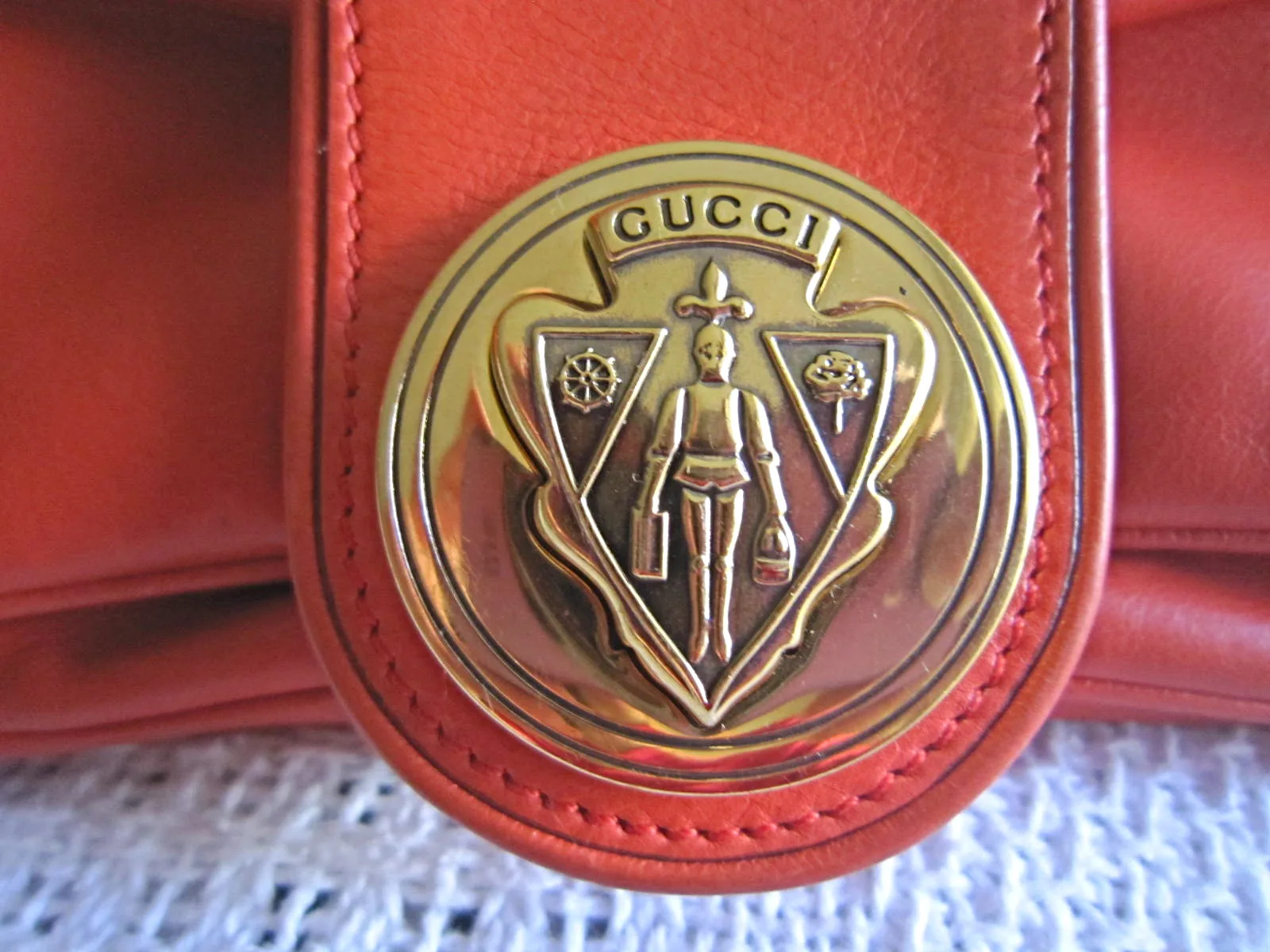 Gucci Red Hysteria Gathered Flap Clutch — image 3