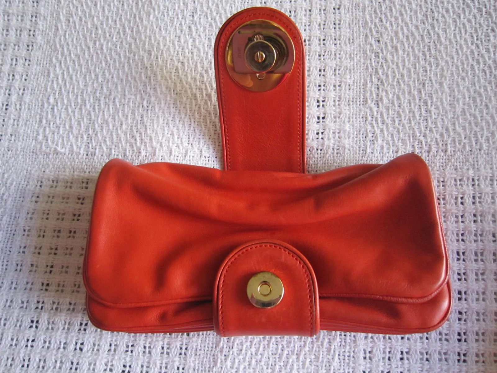 Gucci Red Hysteria Gathered Flap Clutch — image 4
