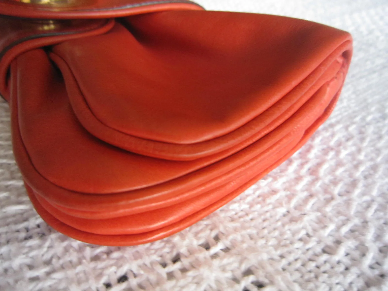 Gucci Red Hysteria Gathered Flap Clutch — image 7