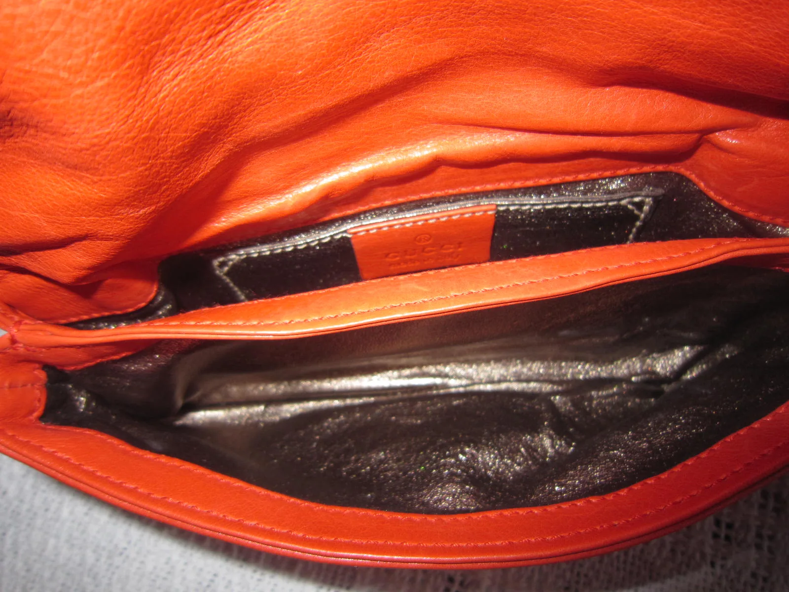 Gucci Red Hysteria Gathered Flap Clutch — image 8