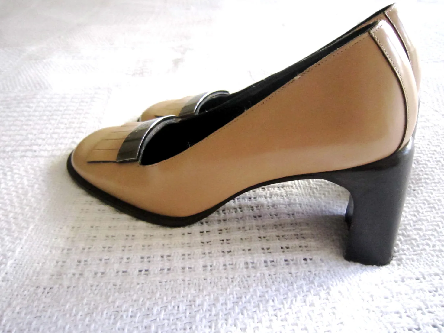 Gucci Signature Beige Leather Pumps/Size 36.5 — image 3
