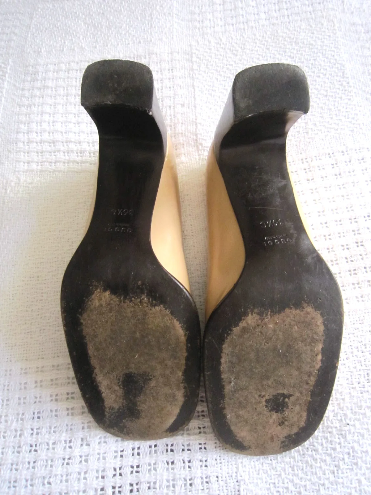 Gucci Signature Beige Leather Pumps/Size 36.5 — image 6