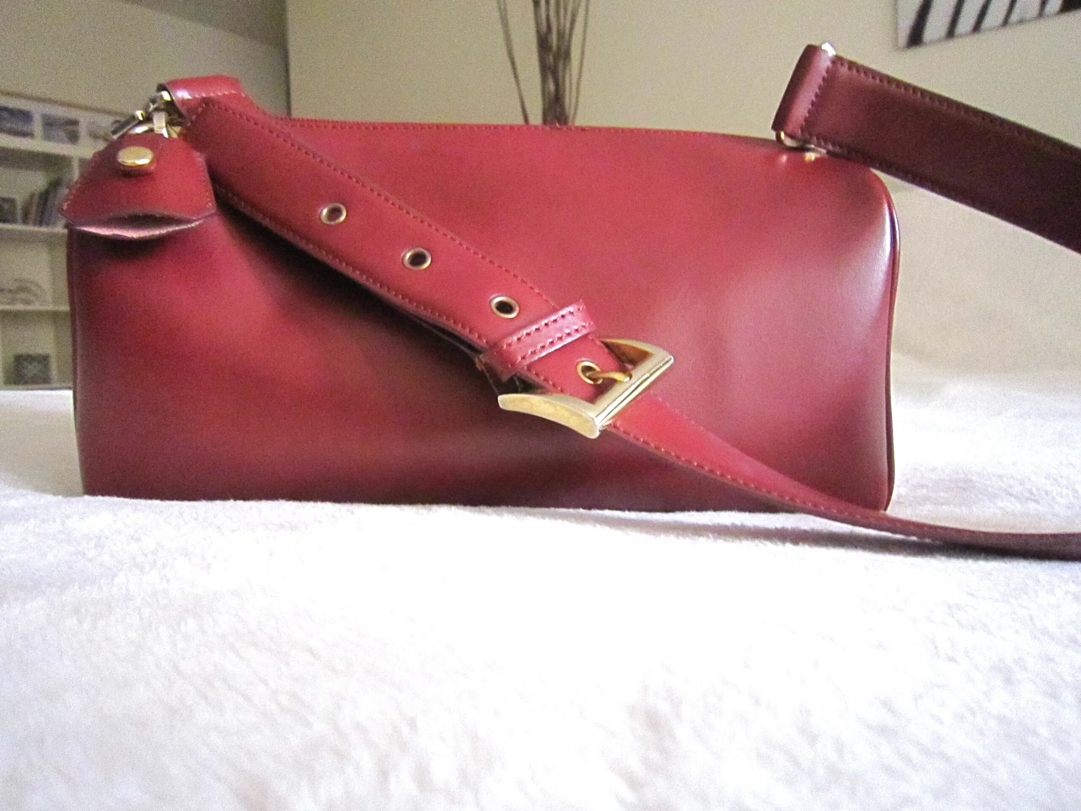 Holt Renfrew Burgundy Leather Shoulder Bag — image 2