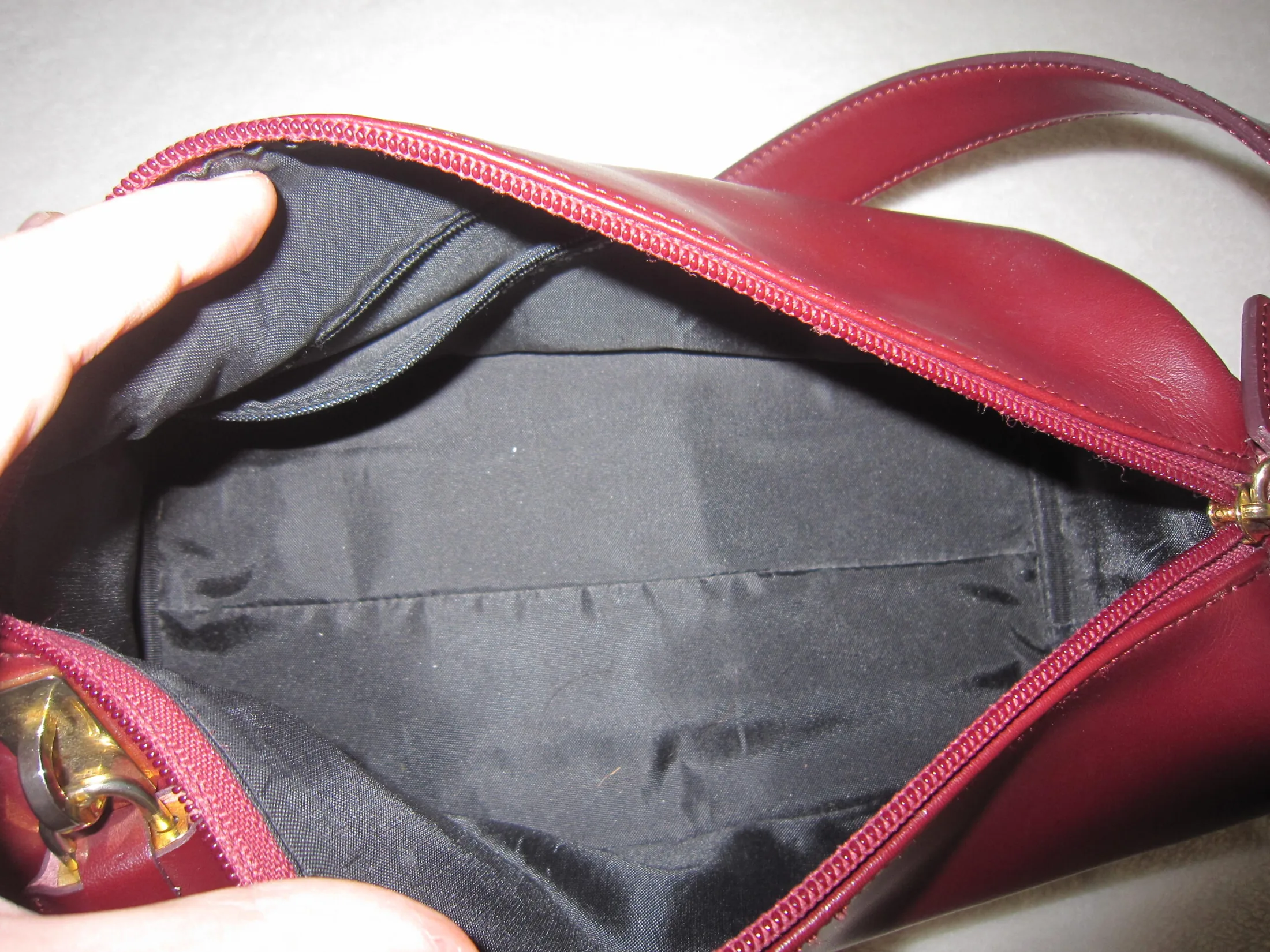Holt Renfrew Burgundy Leather Shoulder Bag — image 6