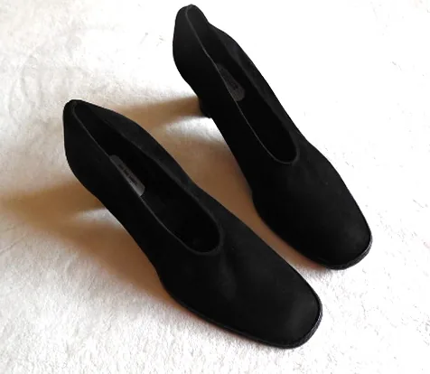 Jean Paul Barriol Black Suede Heels/Size 7.5