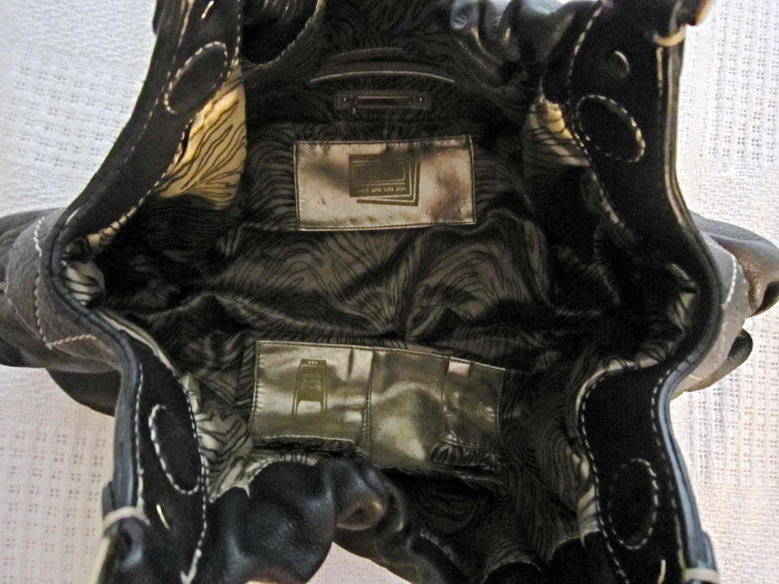 Laundry by Shelli Segal Black Leather Hobo Bag — image 7
