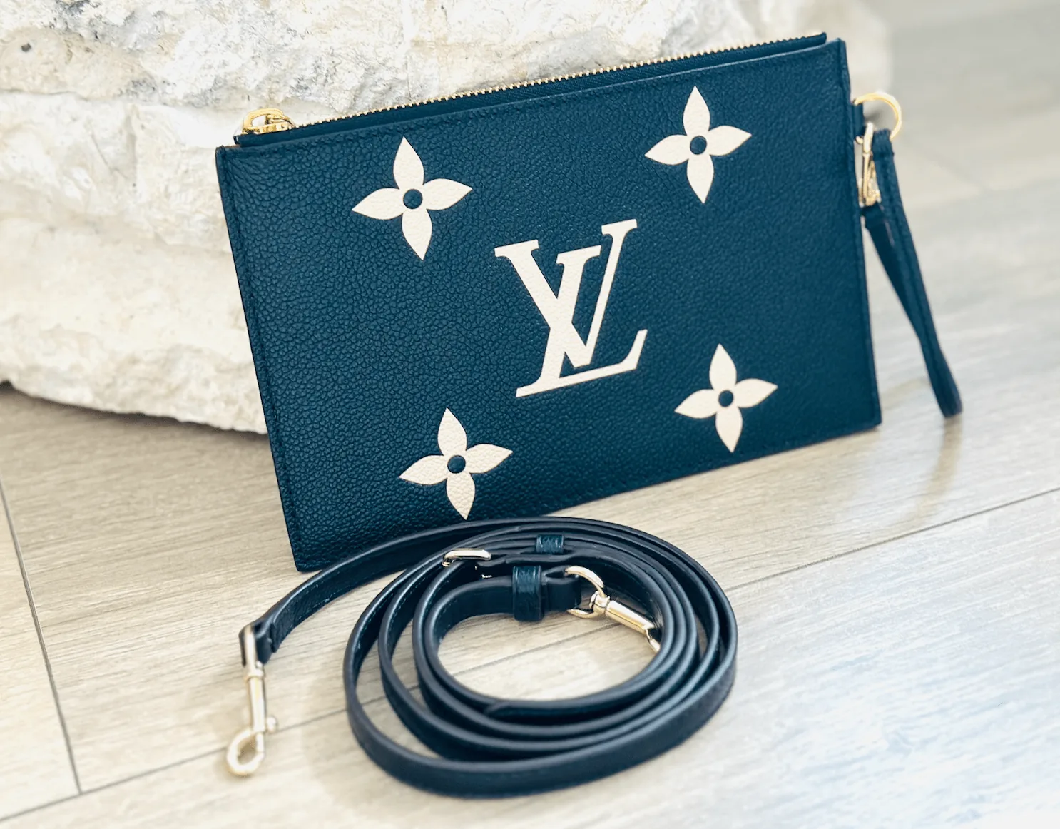 Giant MM Leather Clutch/Black & Beige Wristlet
