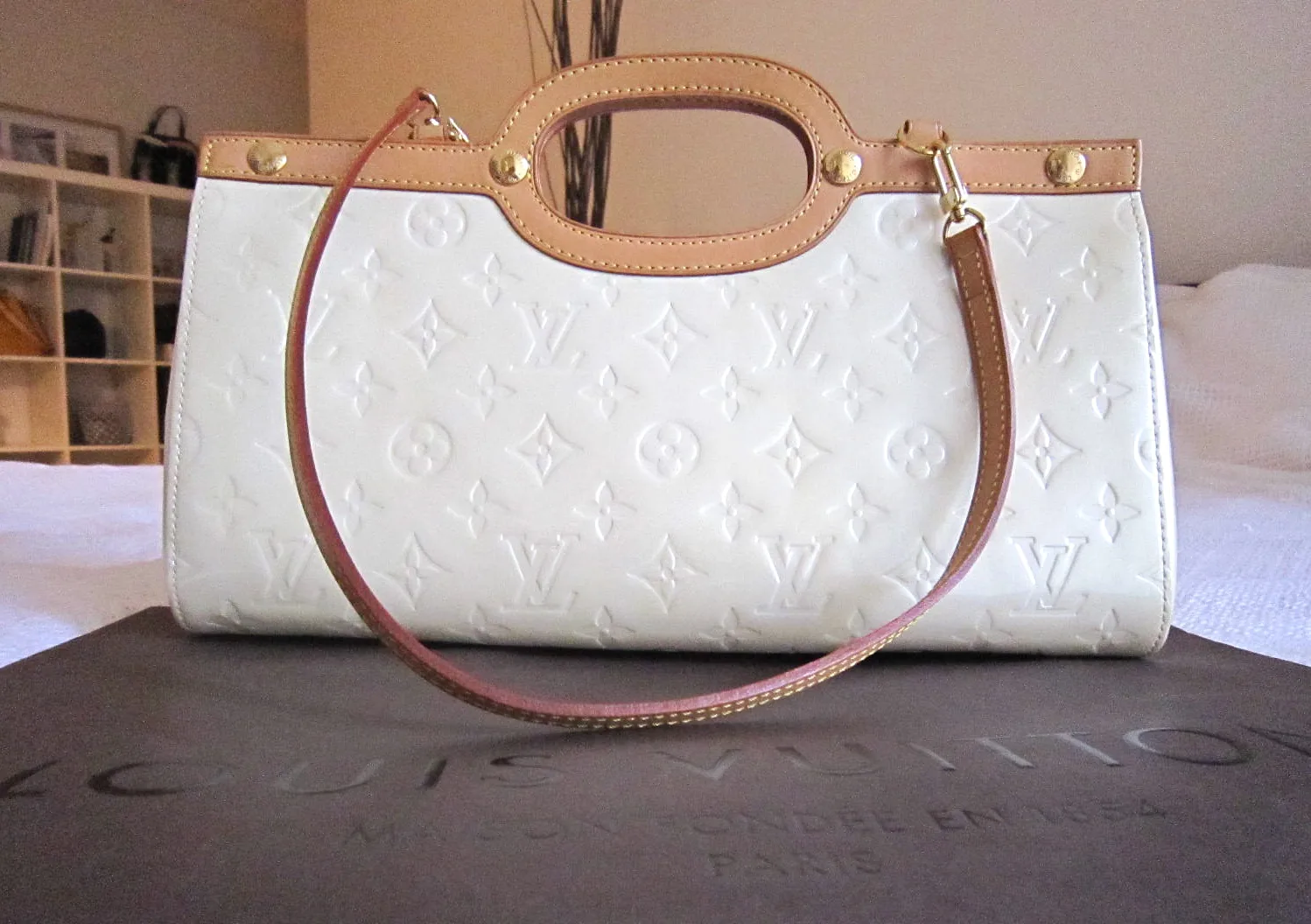 Perle Monogram Vernis Roxbury Drive Bag