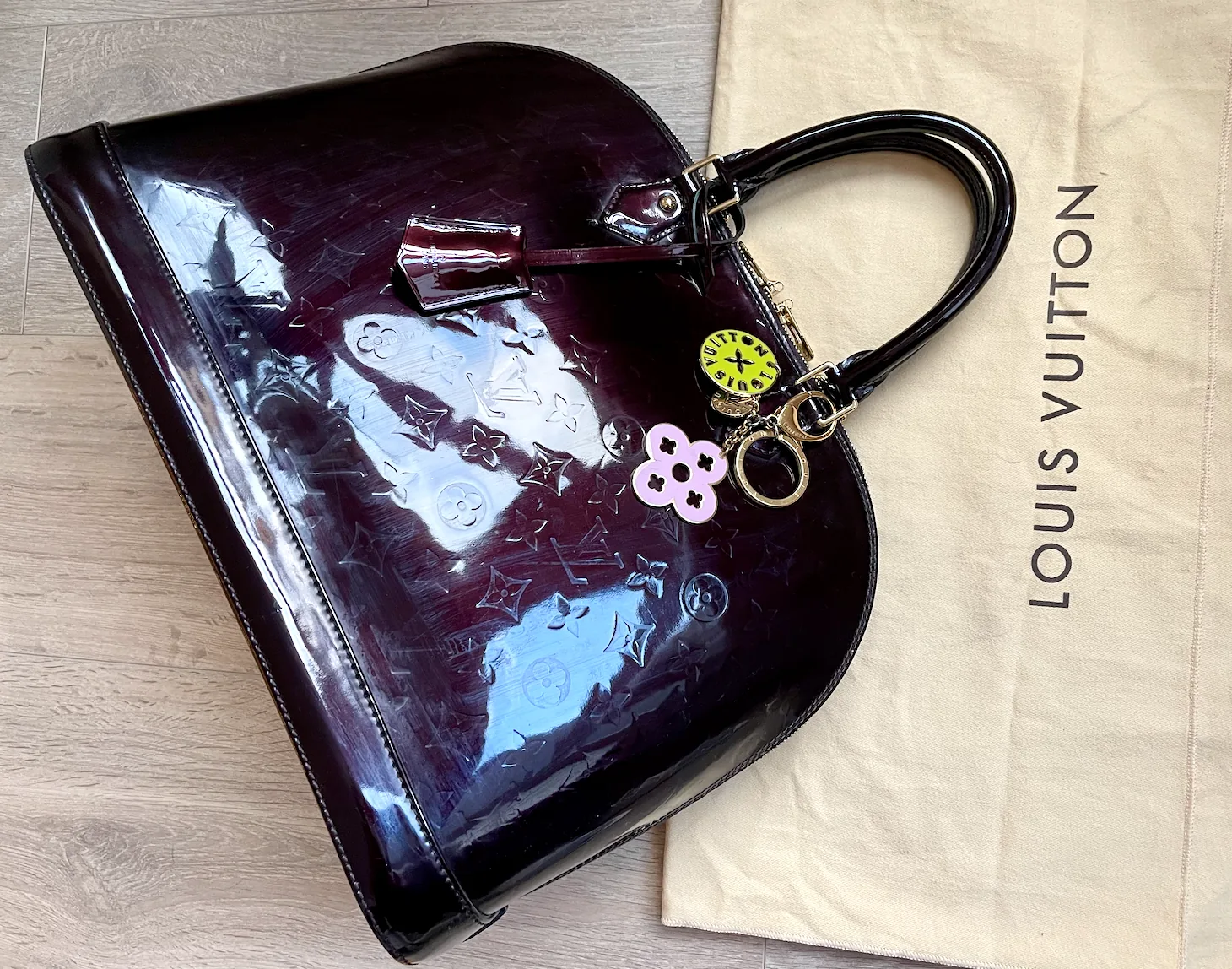 Alma GM Vernis Amarante Leather Handbag — image 8