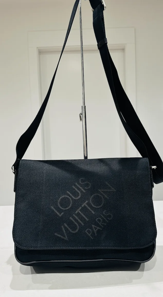 Damier Geant Signature Black Messenger Bag — image 3