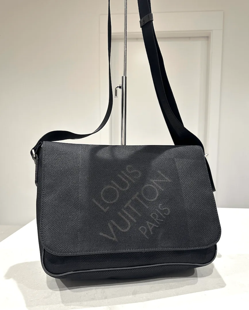 Damier Geant Signature Black Messenger Bag — image 4