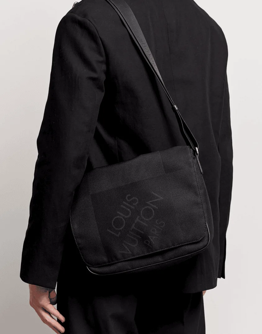 Damier Geant Signature Black Messenger Bag — image 11