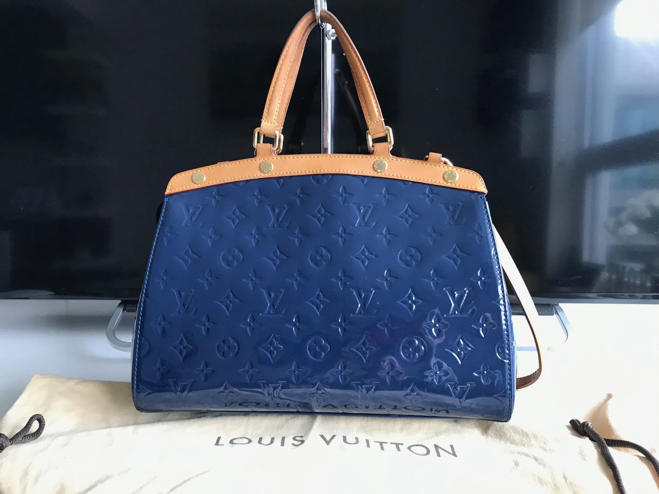 Louis Vuitton Grand Blue Vernis Brea MM Handbag — image 3