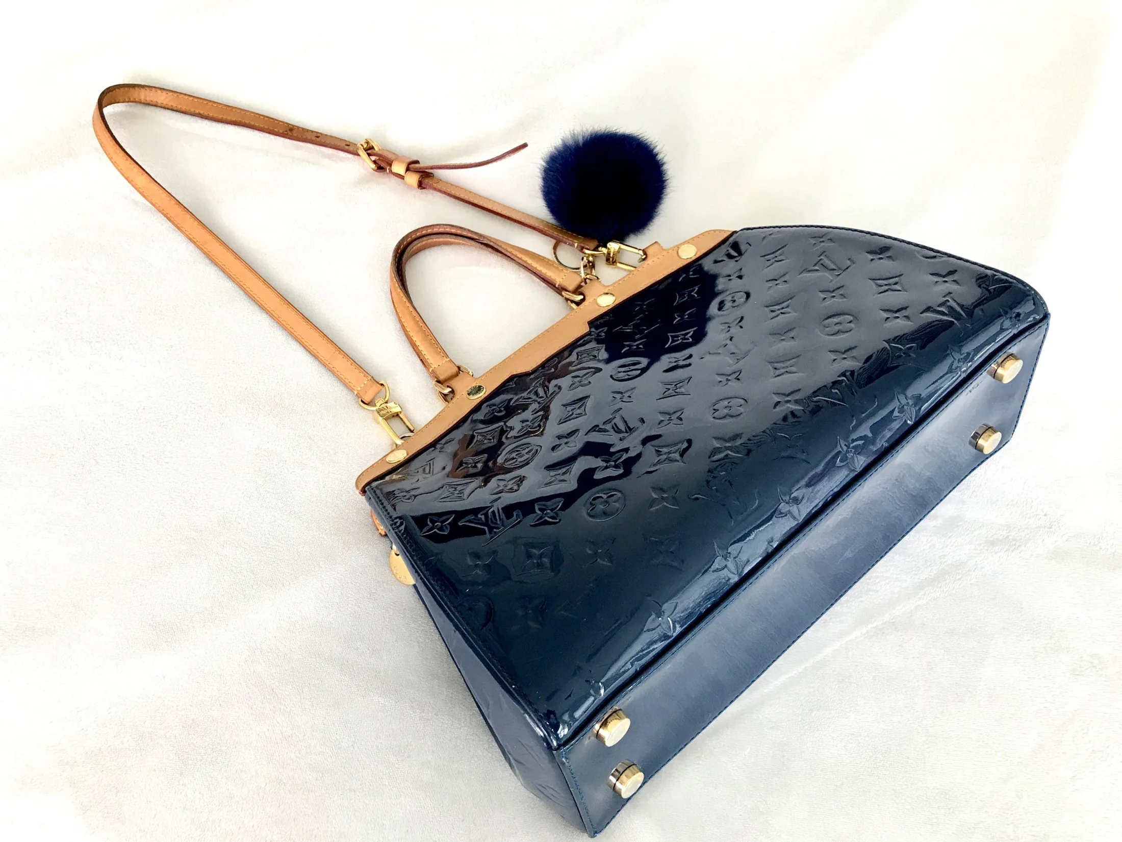 Louis Vuitton Grand Blue Vernis Brea MM Handbag — image 6