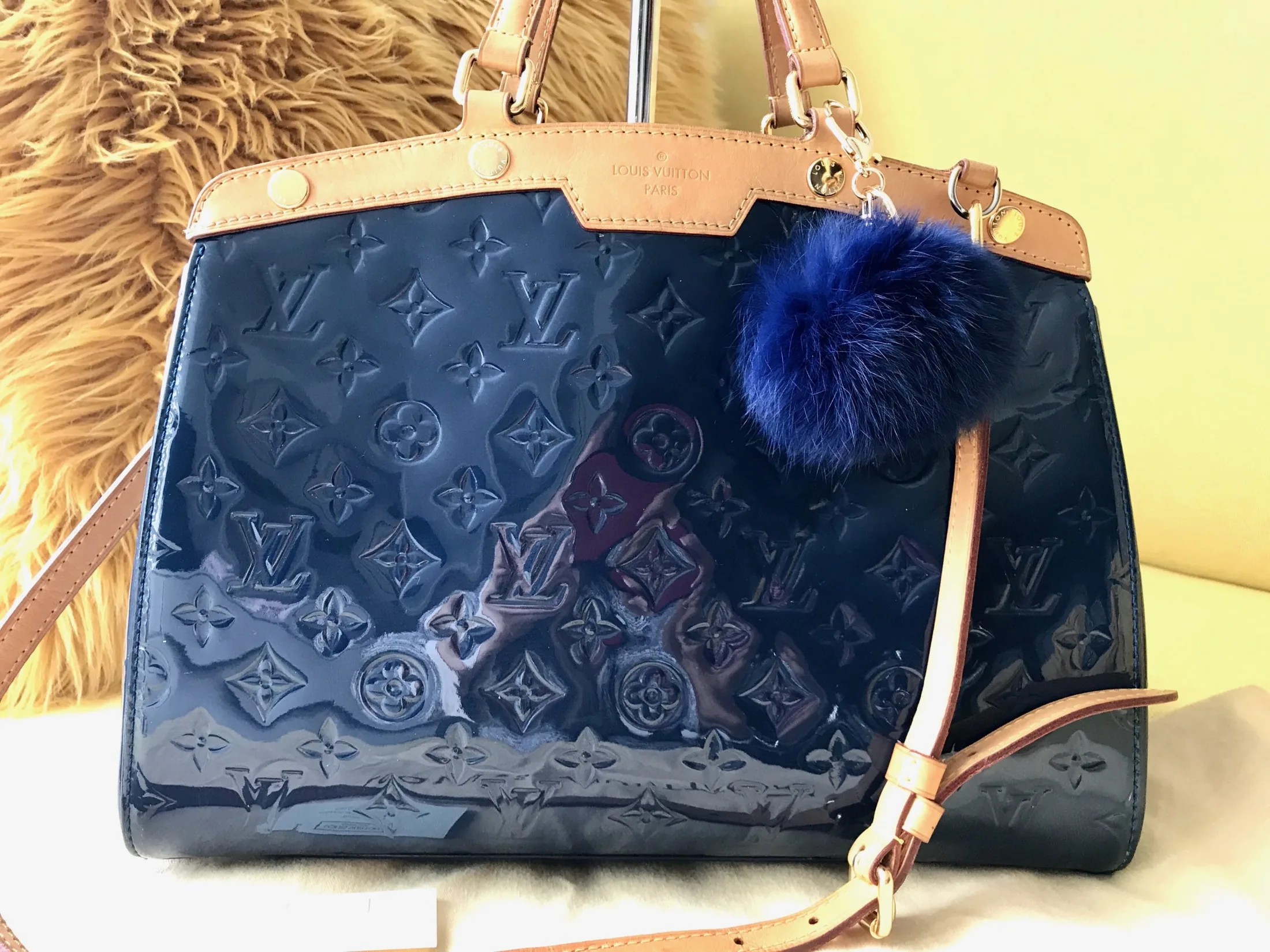 Louis Vuitton Grand Blue Vernis Brea MM Handbag — image 7