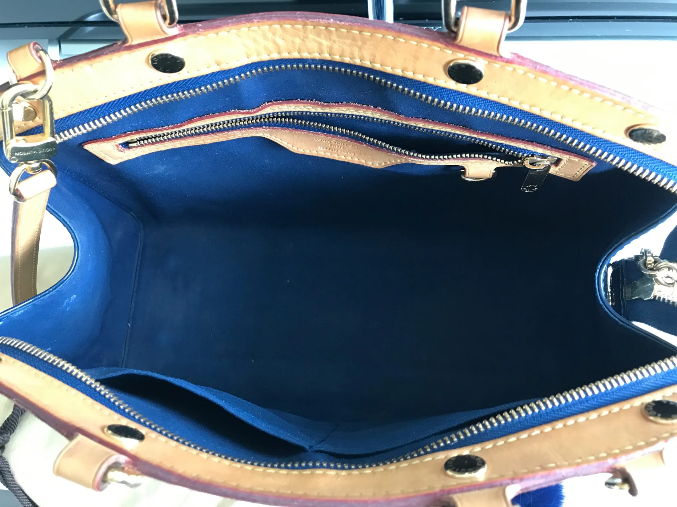 Louis Vuitton Grand Blue Vernis Brea MM Handbag — image 9