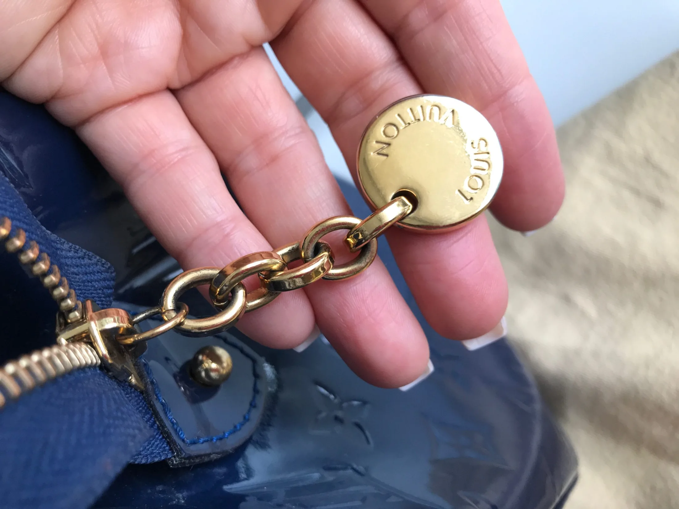 Louis Vuitton Grand Blue Vernis Brea MM Handbag — image 10