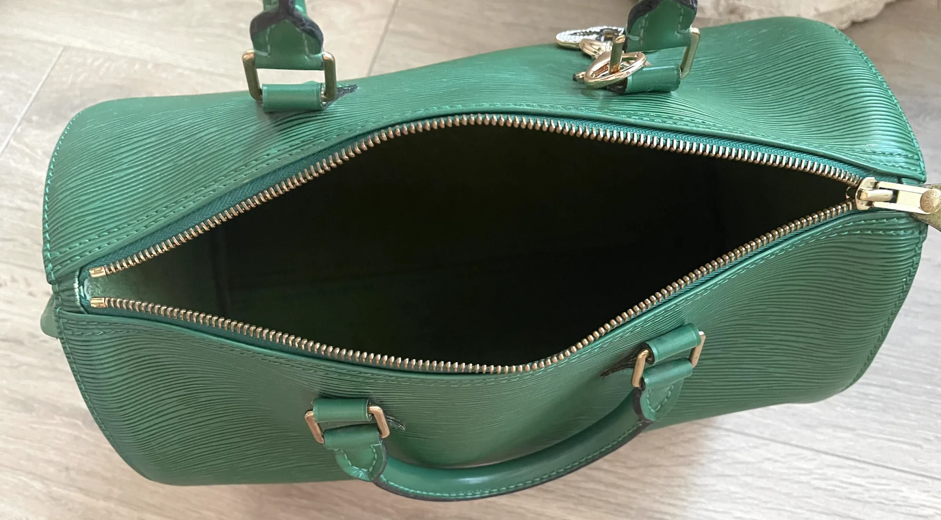 Green Epi Leather Speedy 35 Handbag — image 15