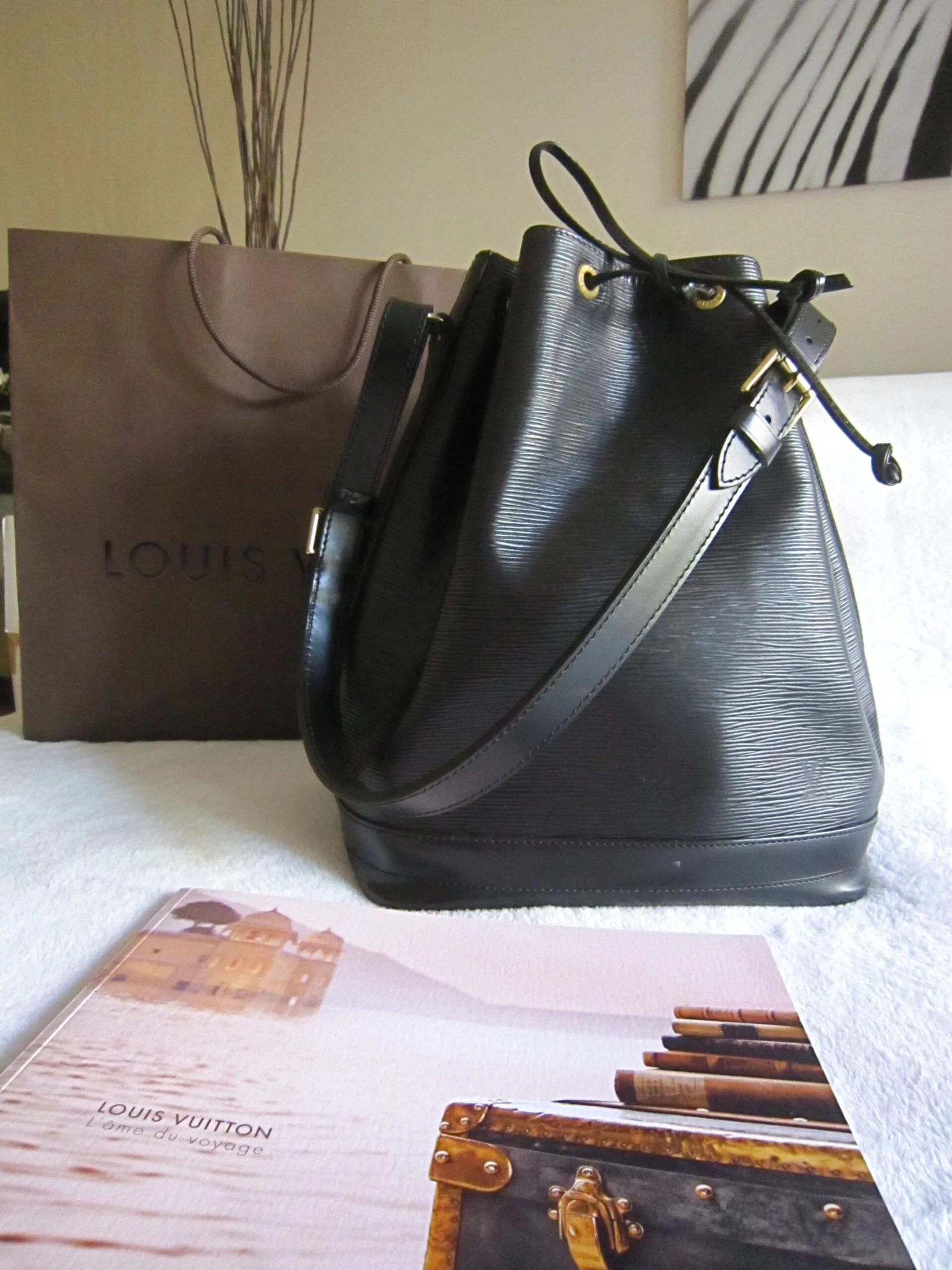 Large Black Epi Noe Handbag