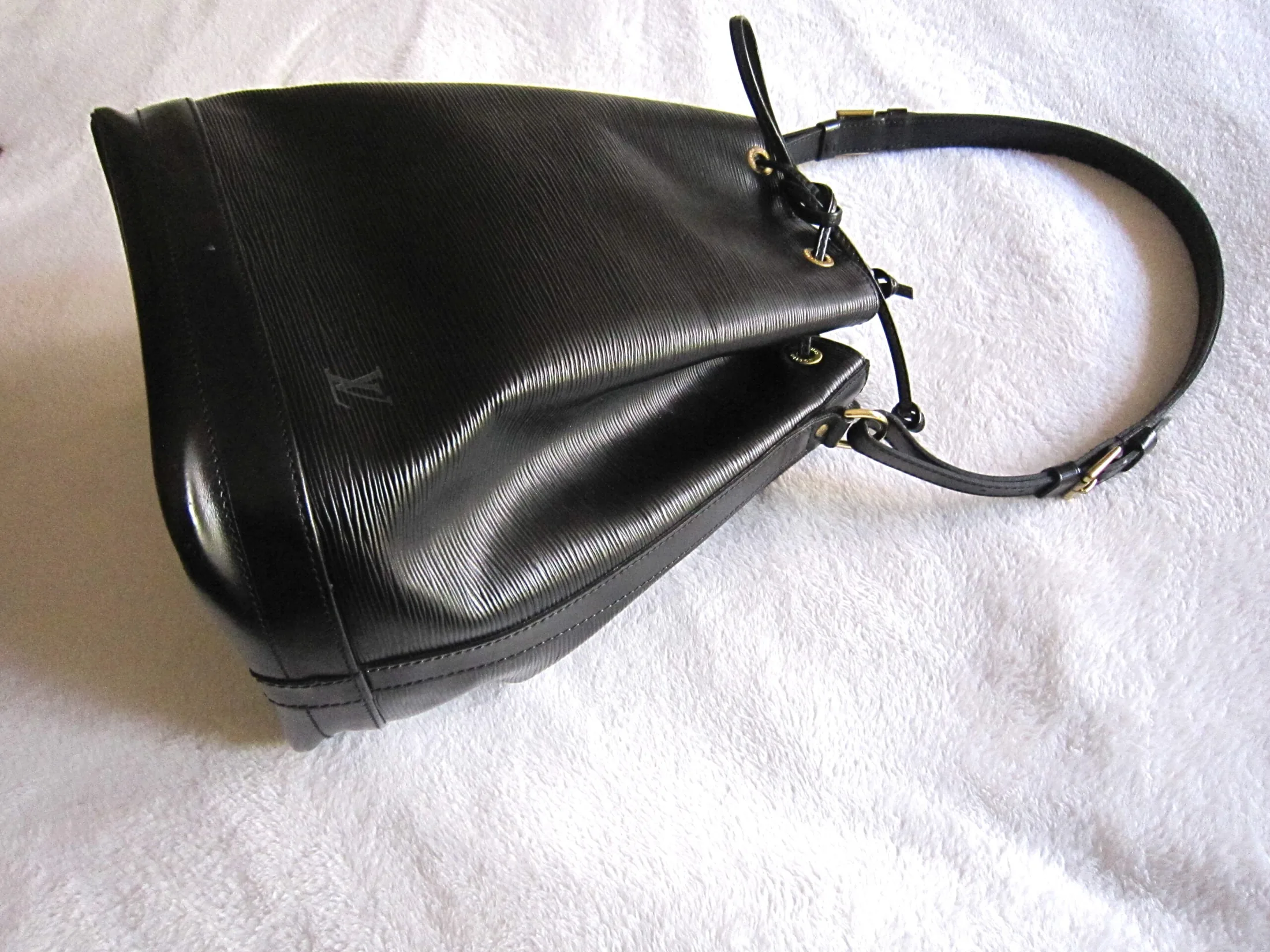 Large Black Epi Noe Handbag — image 3