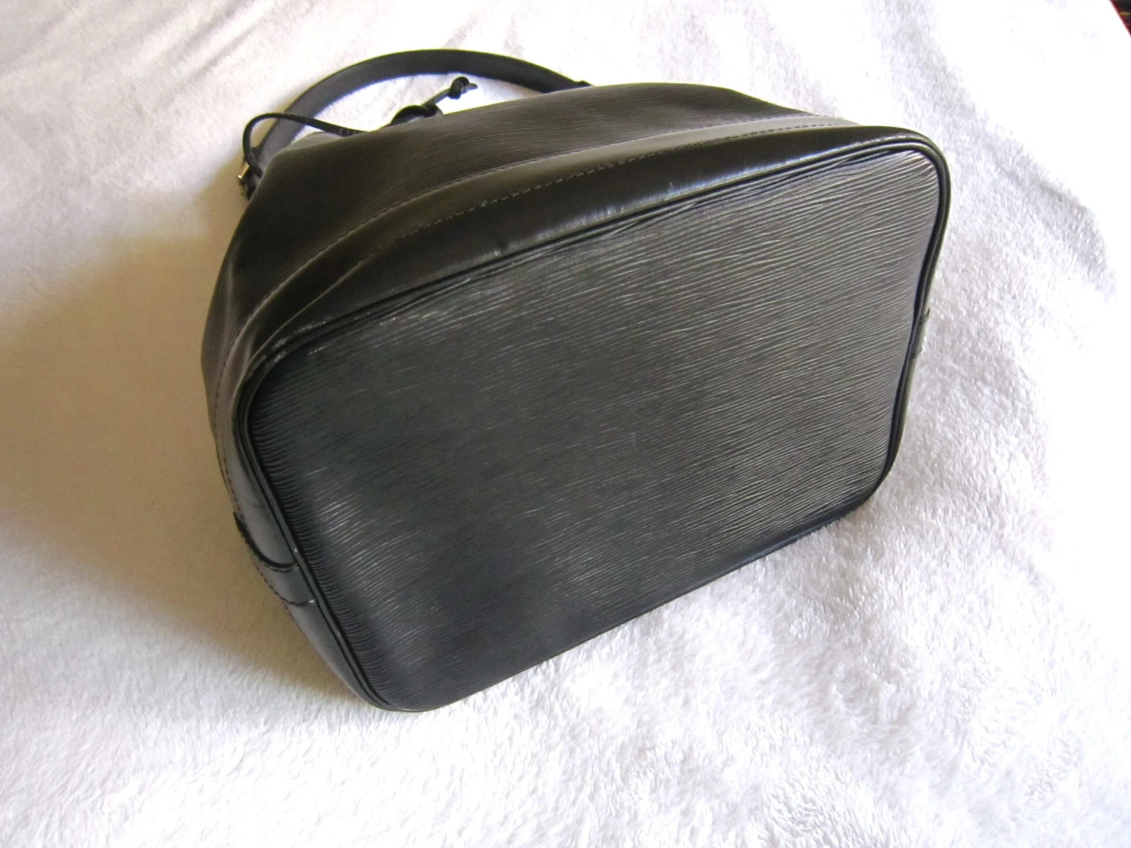 Large Black Epi Noe Handbag — image 4