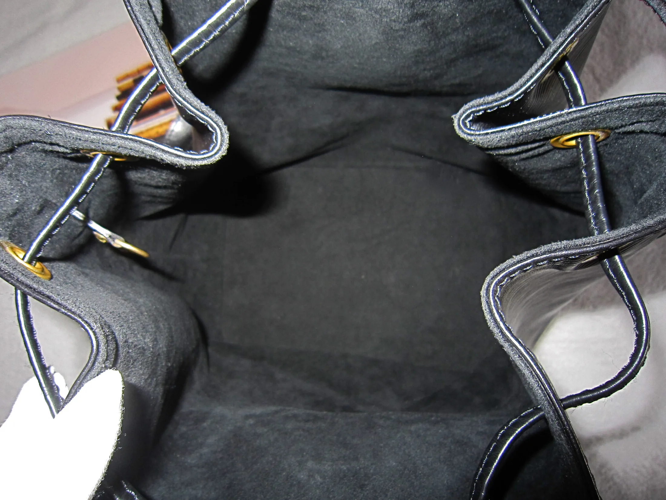Large Black Epi Noe Handbag — image 9