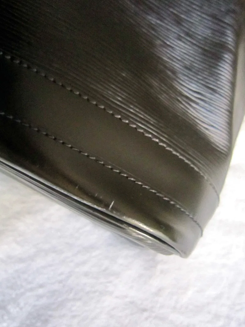 Large Black Epi Noe Handbag — image 13