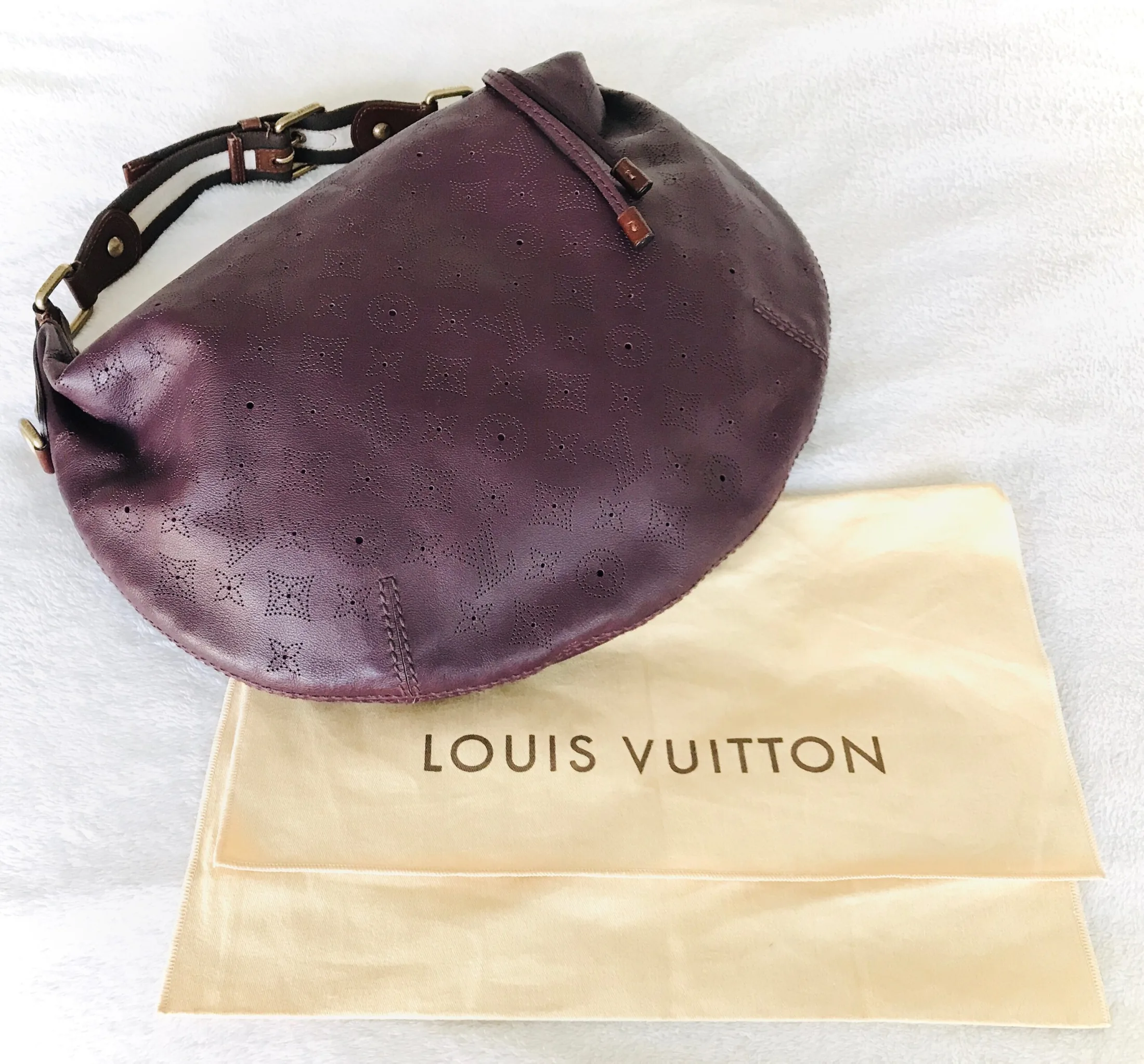 Louis Vuitton Mahina Onatah GM Aubergine Leather Hobo Bag — image 4