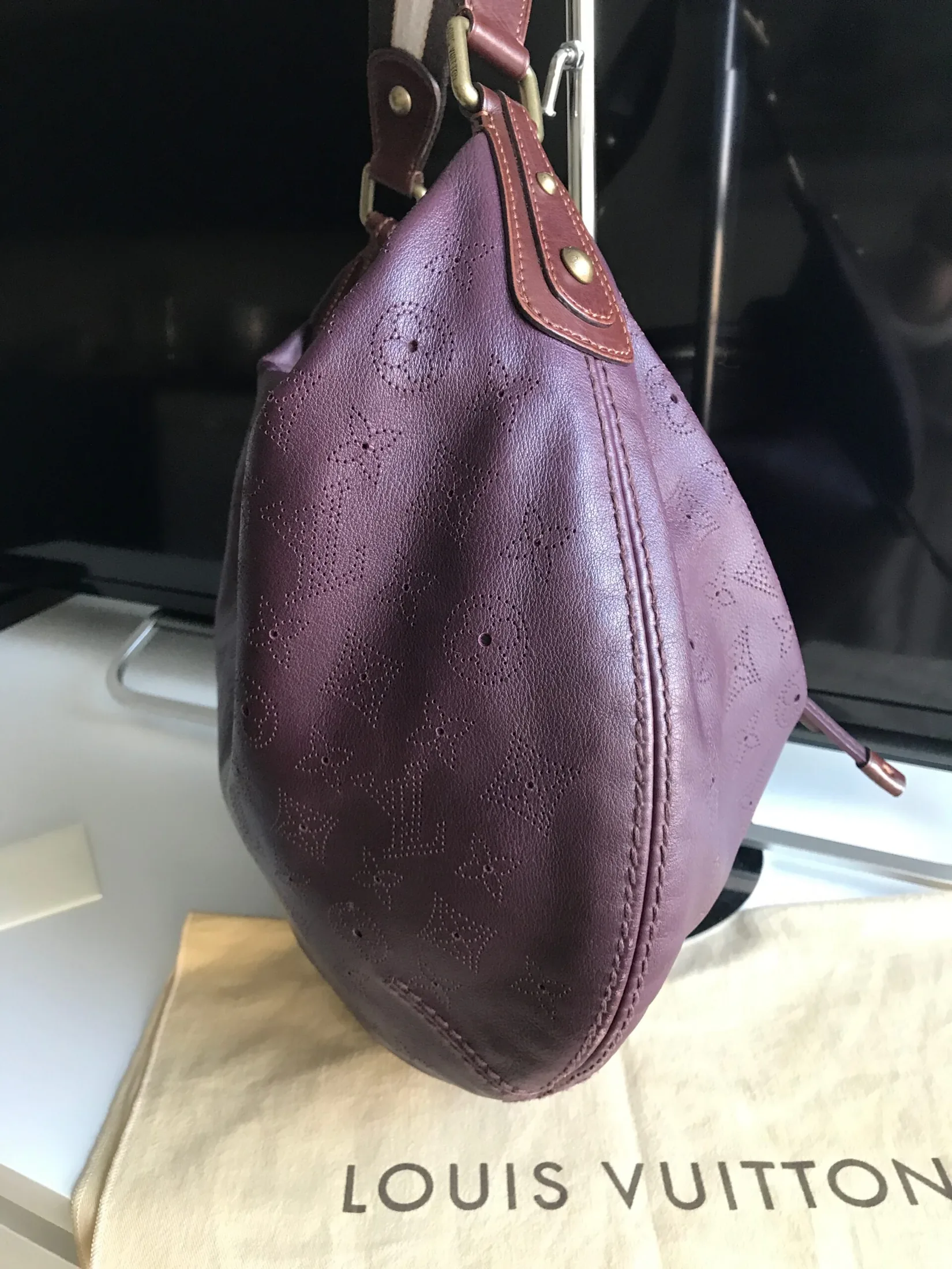 Louis Vuitton Mahina Onatah GM Aubergine Leather Hobo Bag — image 7