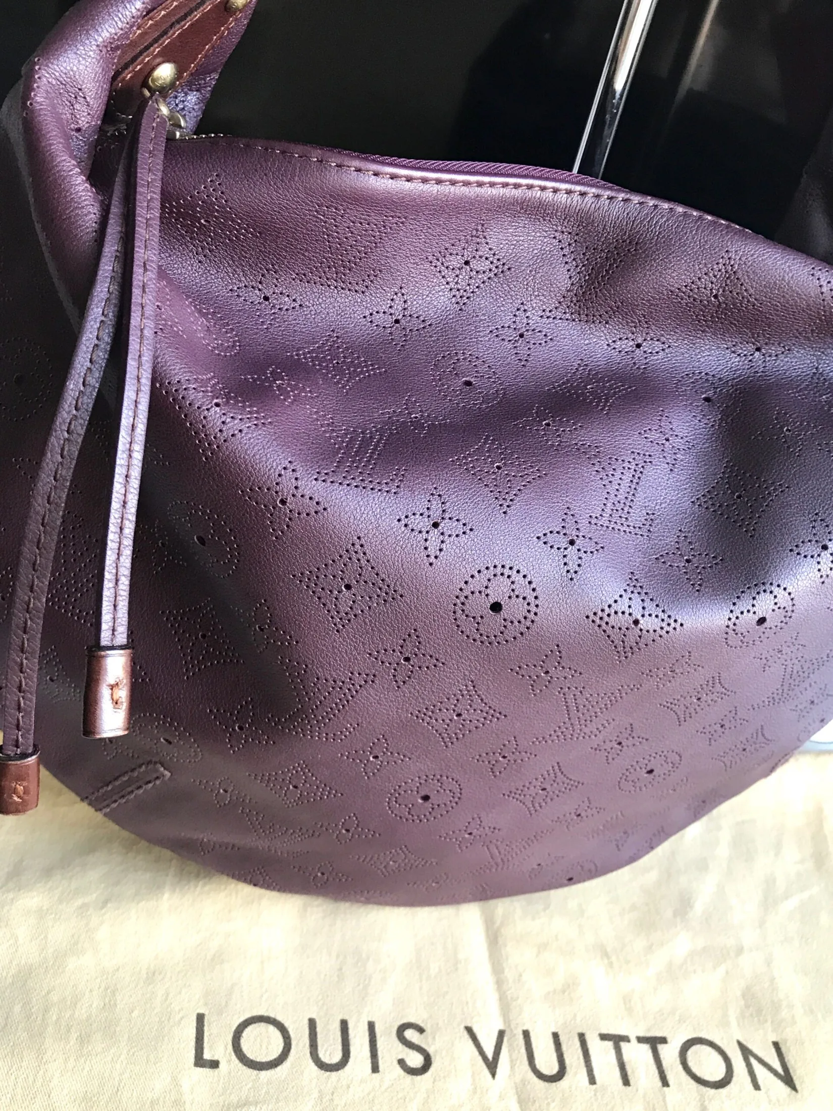 Louis Vuitton Mahina Onatah GM Aubergine Leather Hobo Bag — image 9