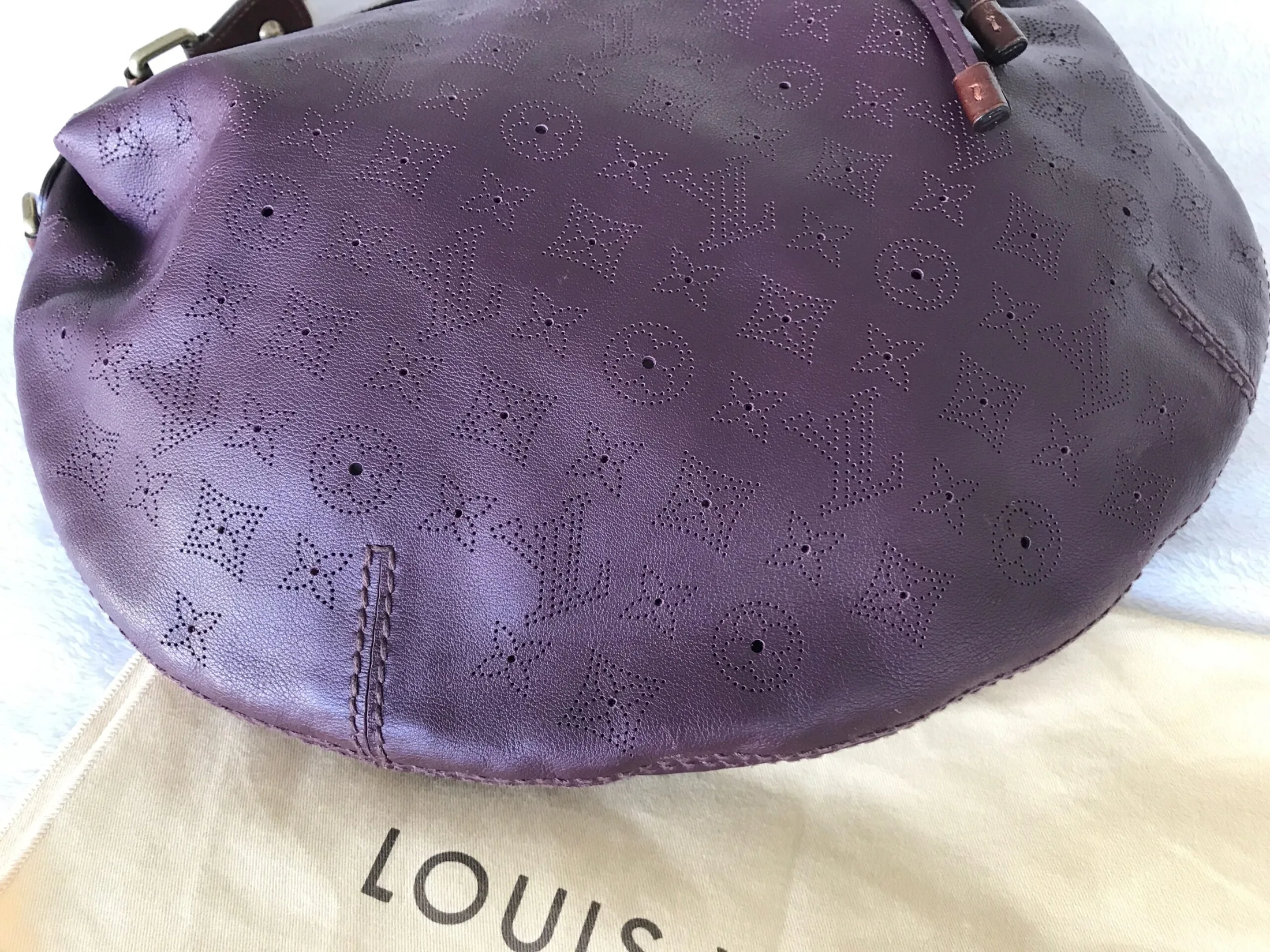 Louis Vuitton Mahina Onatah GM Aubergine Leather Hobo Bag — image 12