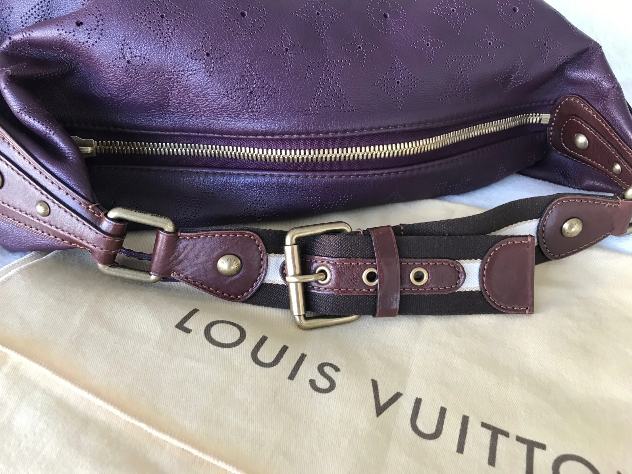 Louis Vuitton Mahina Onatah GM Aubergine Leather Hobo Bag — image 14